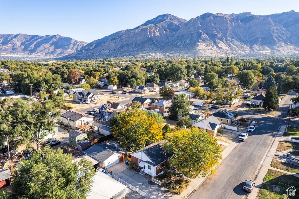 Bird's eye view featuring a mountain view