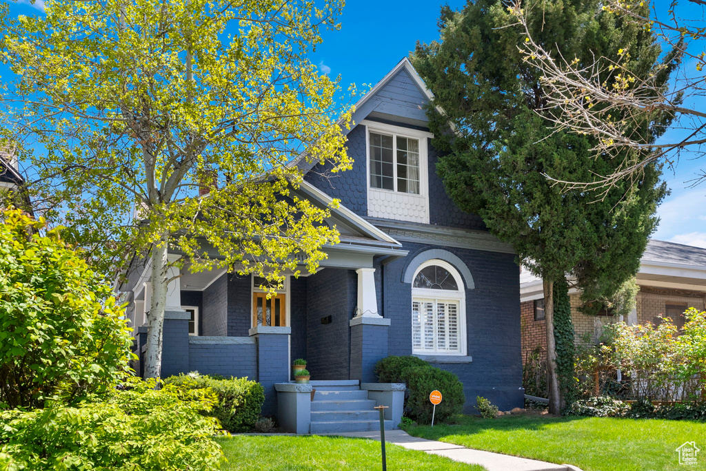 Obstructed view of property featuring a front lawn