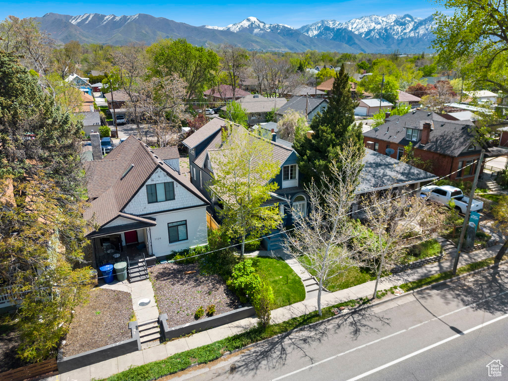 Drone / aerial view featuring a mountain view