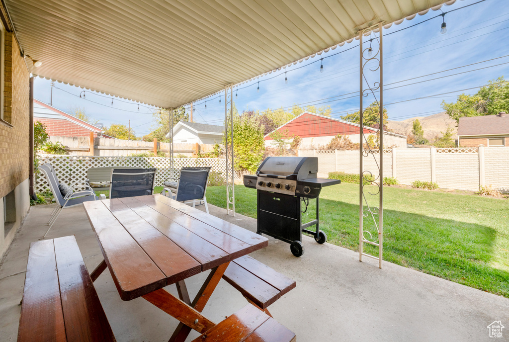 View of patio / terrace with area for grilling