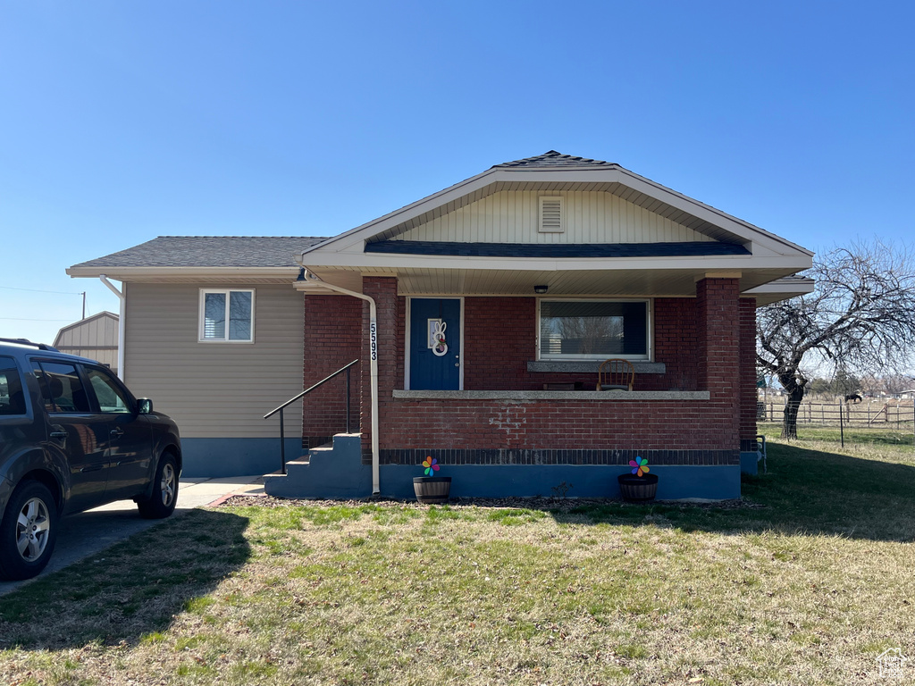 View of front of house with a front yard