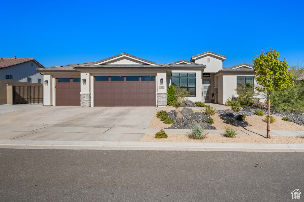 View of front of house featuring a garage