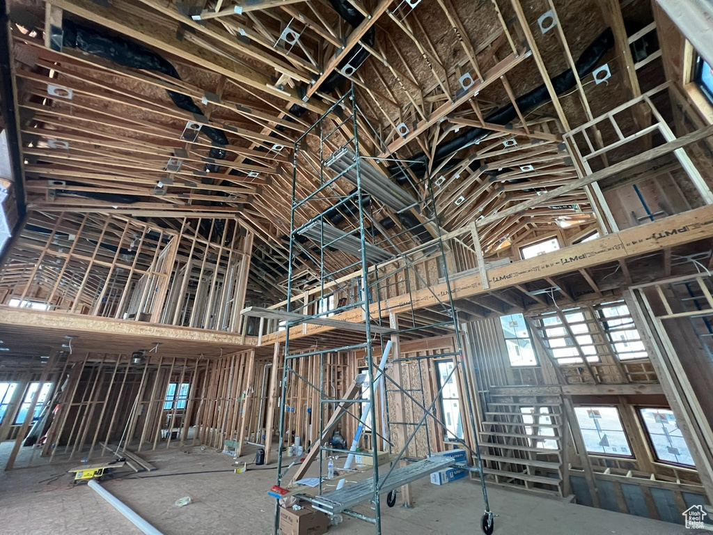 Miscellaneous room with high vaulted ceiling