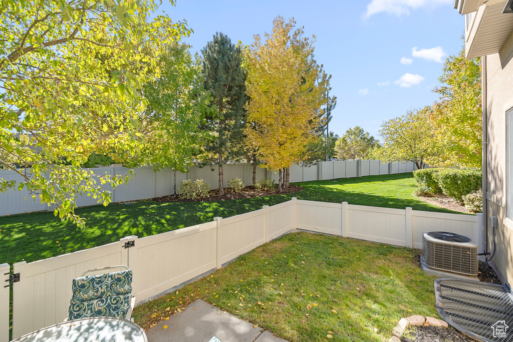 View of yard featuring cooling unit