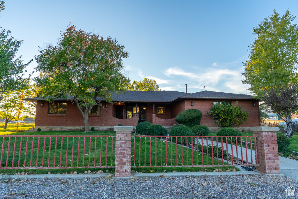 View of front of home featuring a front lawn
