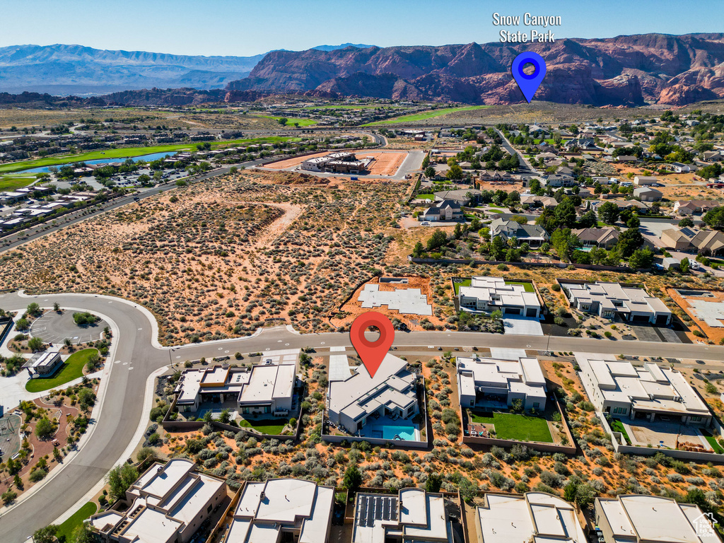 Aerial view with a mountain view