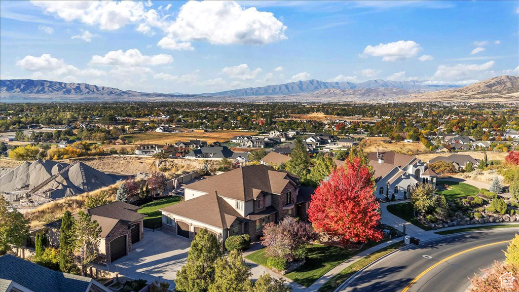 Birds eye view of property featuring a mountain view