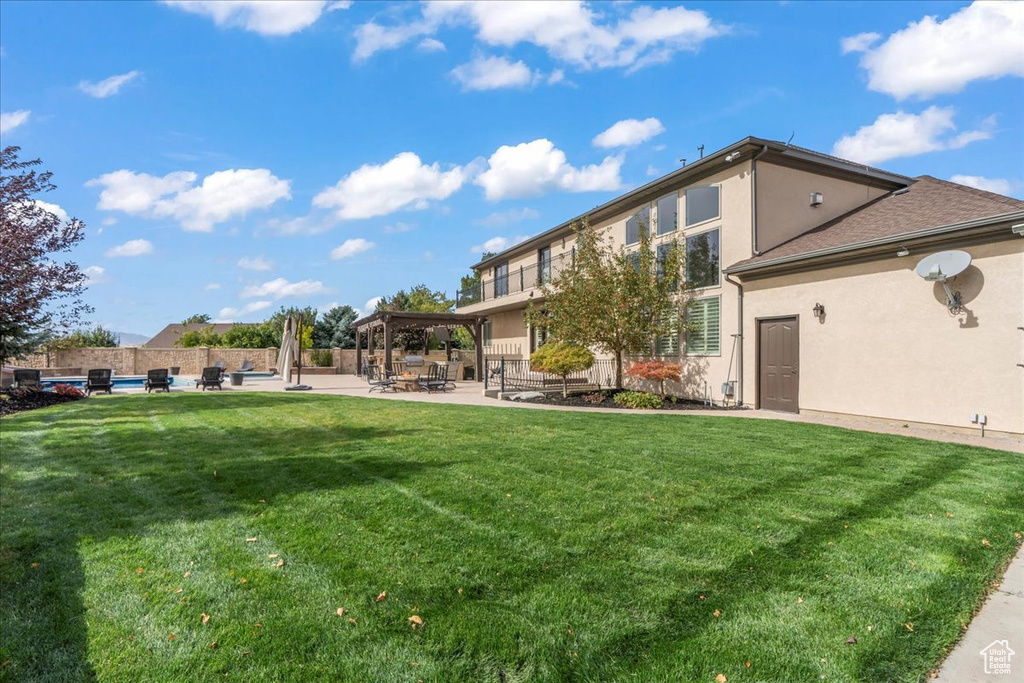 View of yard with a patio