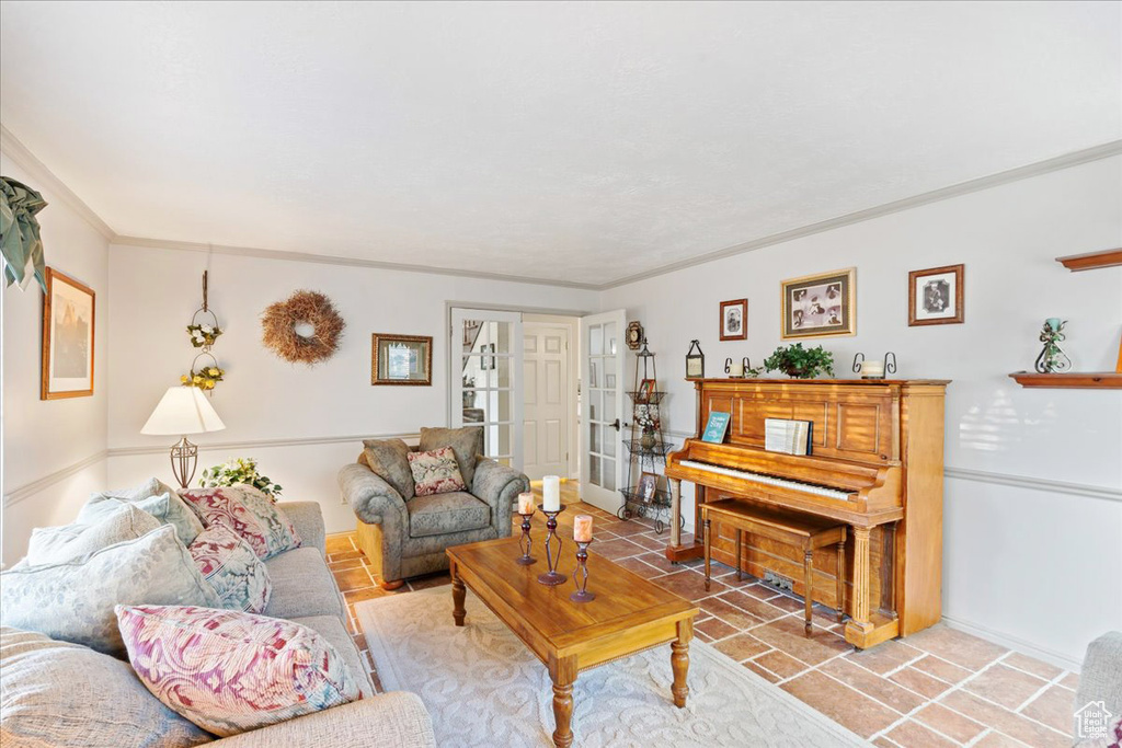 Living room with crown molding