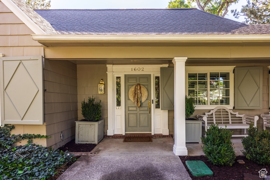 Doorway to property with a porch