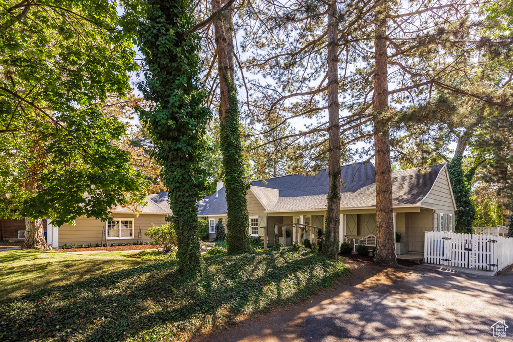 Ranch-style home with a front lawn