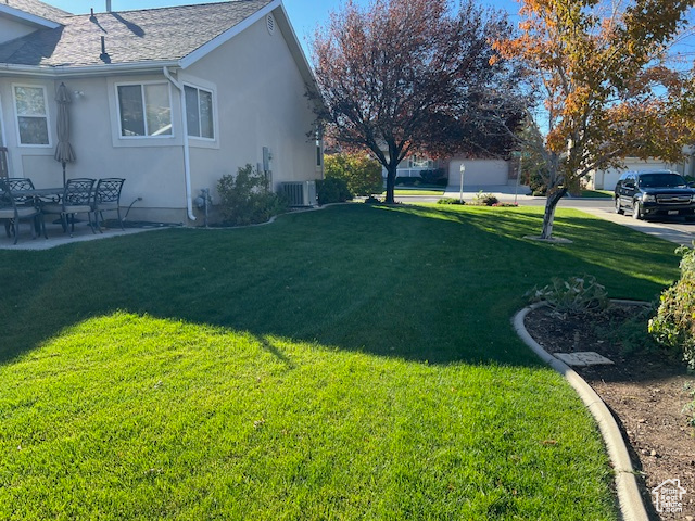 View of yard featuring cooling unit