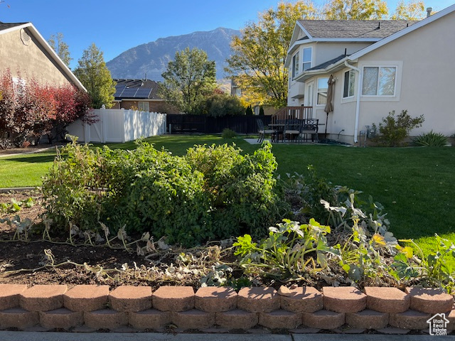 View of yard featuring a mountain view