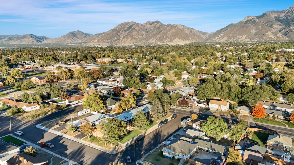 Aerial view with a mountain view