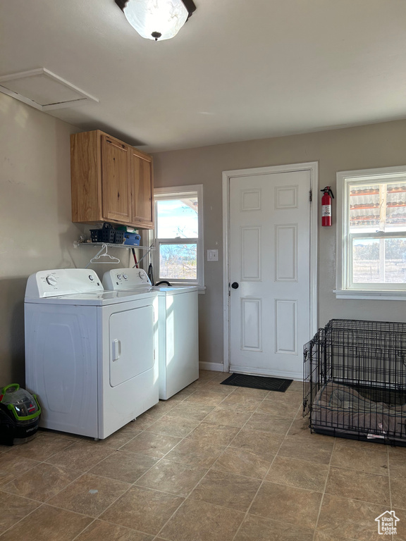 Laundry area featuring cabinets, independent washer and dryer, and light tile patterned floors