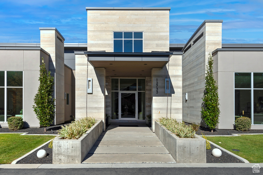 View of property entrance