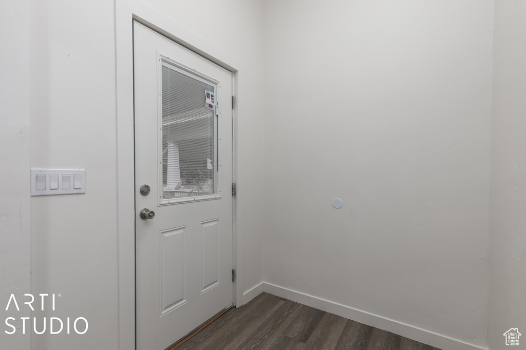 Doorway to outside with dark hardwood / wood-style floors