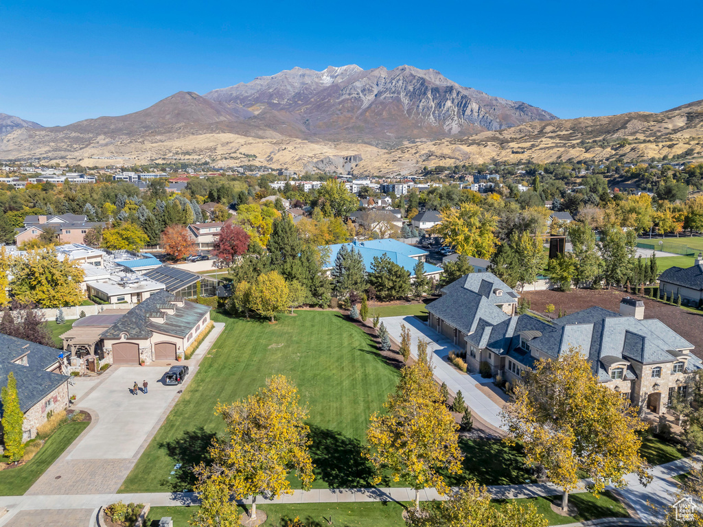 Drone / aerial view featuring a mountain view