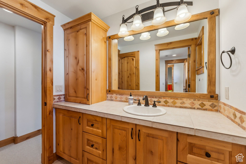 Bathroom with vanity and backsplash