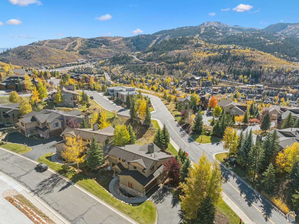 Drone / aerial view featuring a mountain view