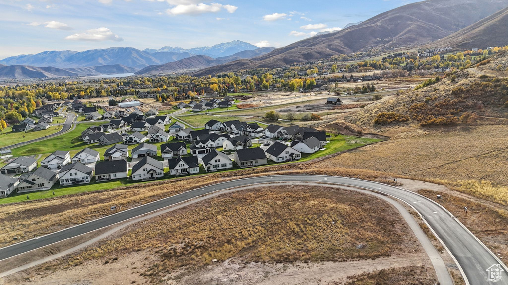 Aerial view with a mountain view
