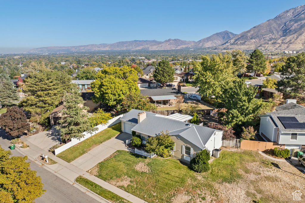 Aerial view with a mountain view