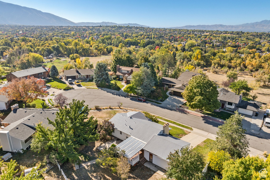 Bird\'s eye view featuring a mountain view