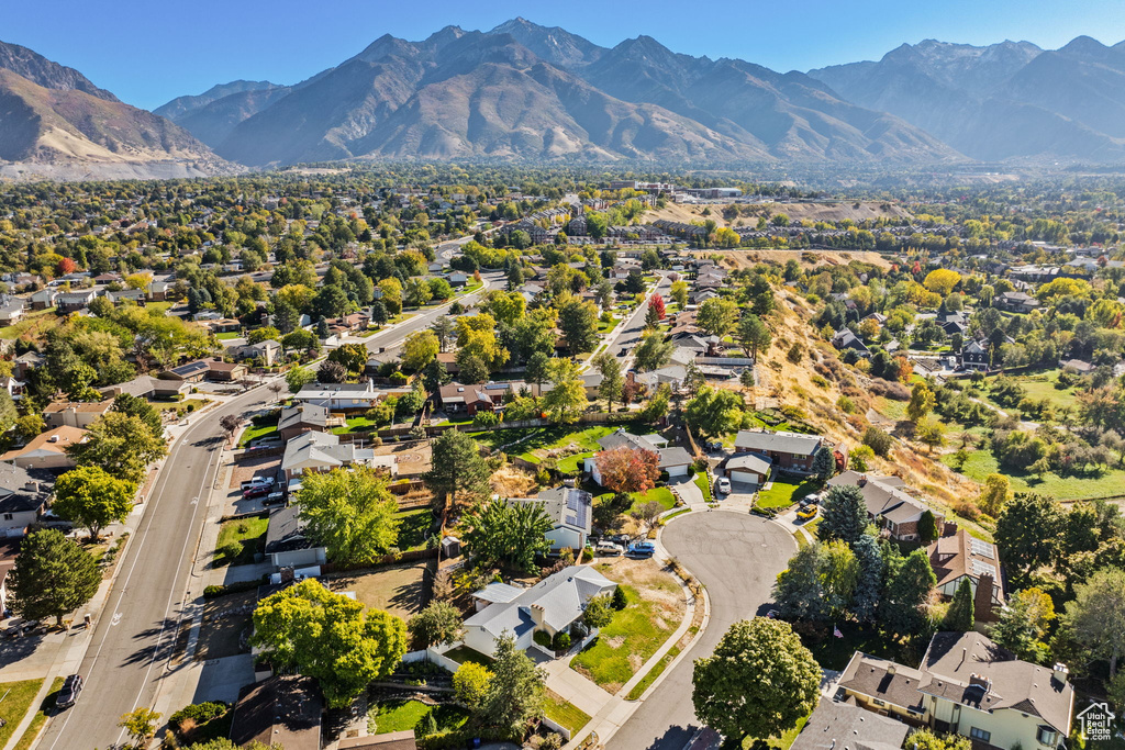 Bird\'s eye view featuring a mountain view