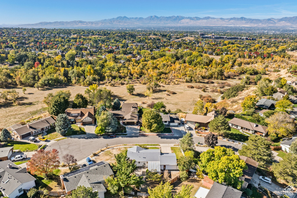 Birds eye view of property featuring a mountain view