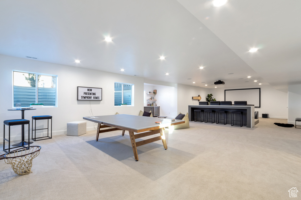 Game room with light colored carpet