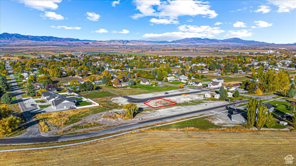 Aerial view with a mountain view