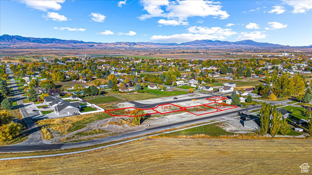 Birds eye view of property featuring a mountain view