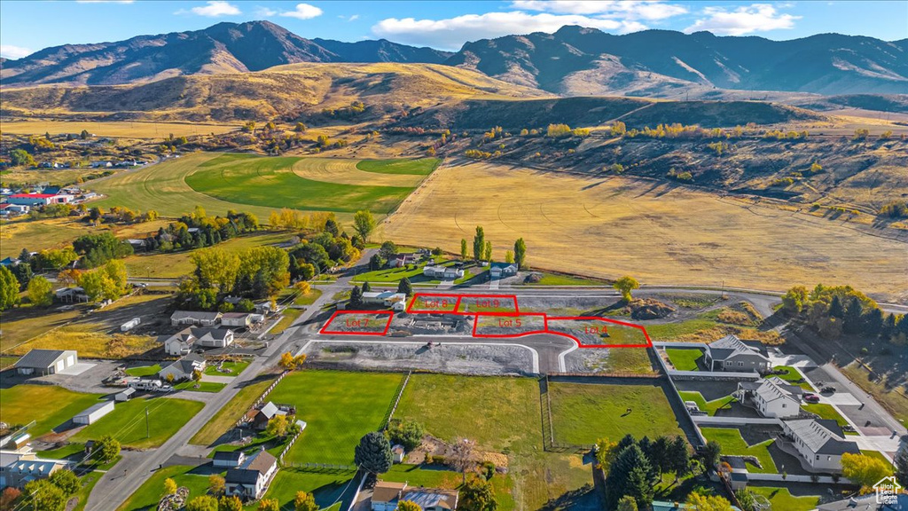 Birds eye view of property featuring a mountain view