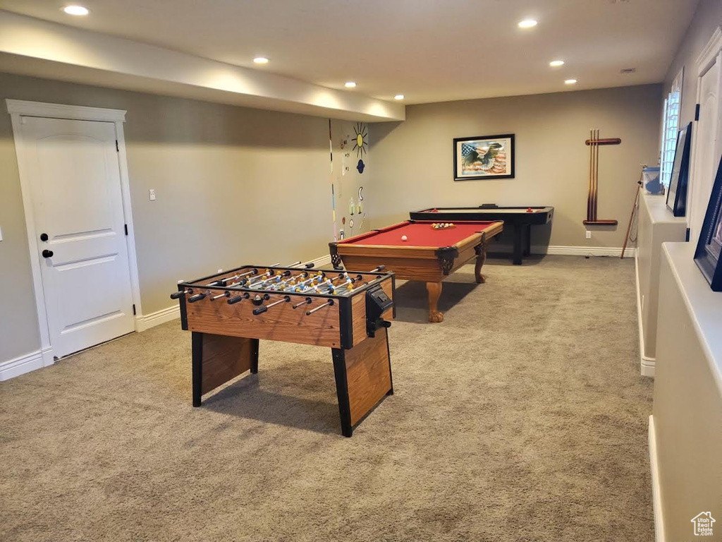 Recreation room with light carpet and pool table