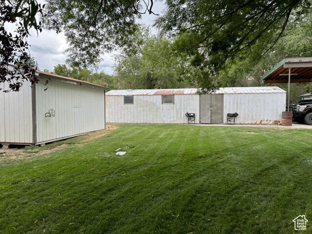 View of yard with a storage shed