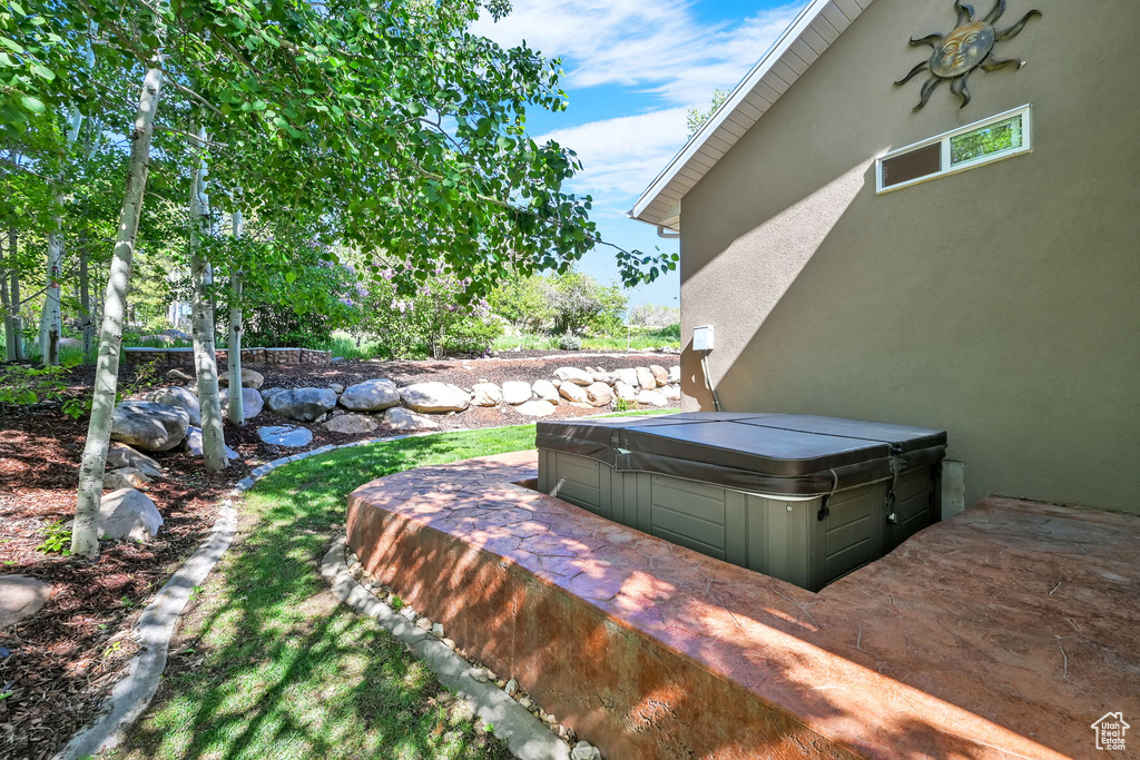 View of yard with a hot tub