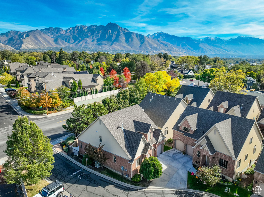 Bird's eye view with a mountain view