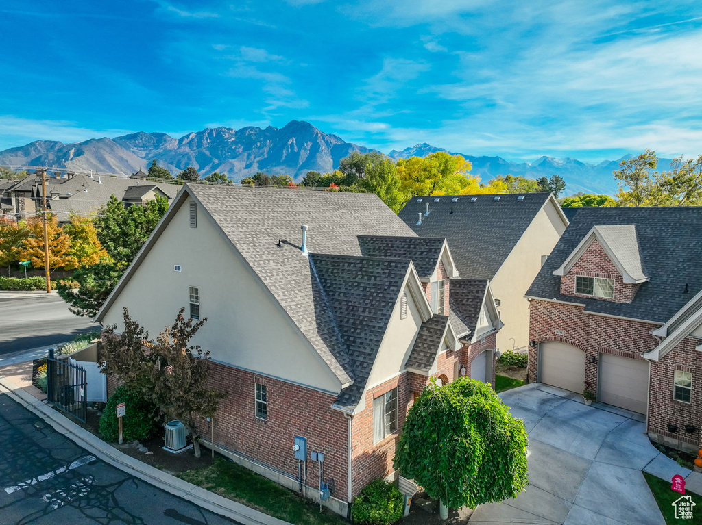 Bird's eye view featuring a mountain view