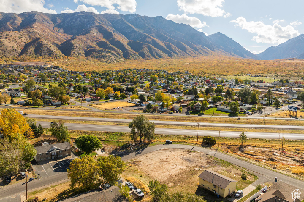 Aerial view with a mountain view