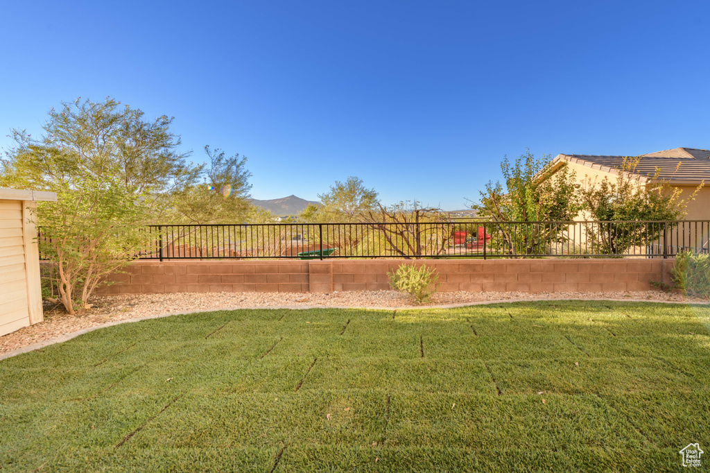 View of yard featuring a mountain view