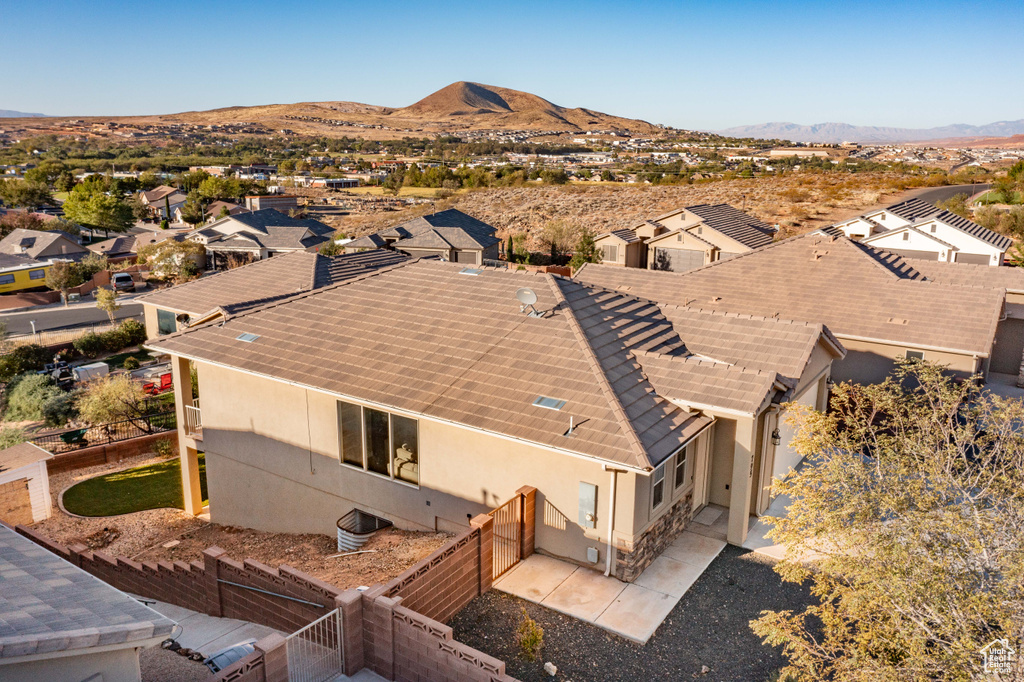 Bird\'s eye view featuring a mountain view