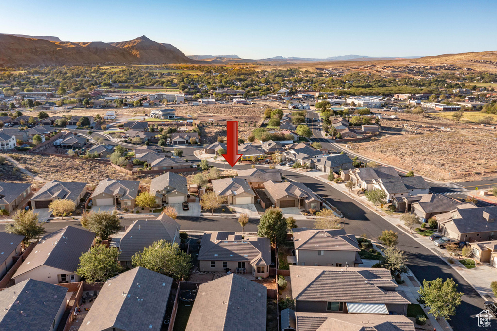 Aerial view with a mountain view