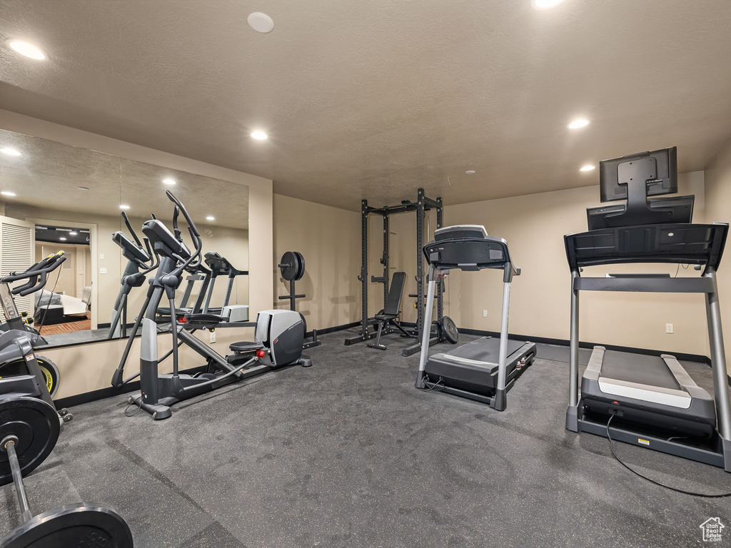 Gym with a textured ceiling