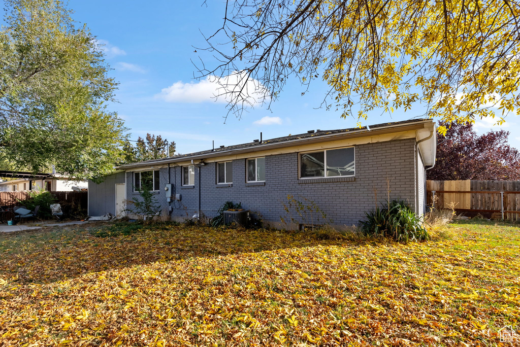 Back of house featuring a yard