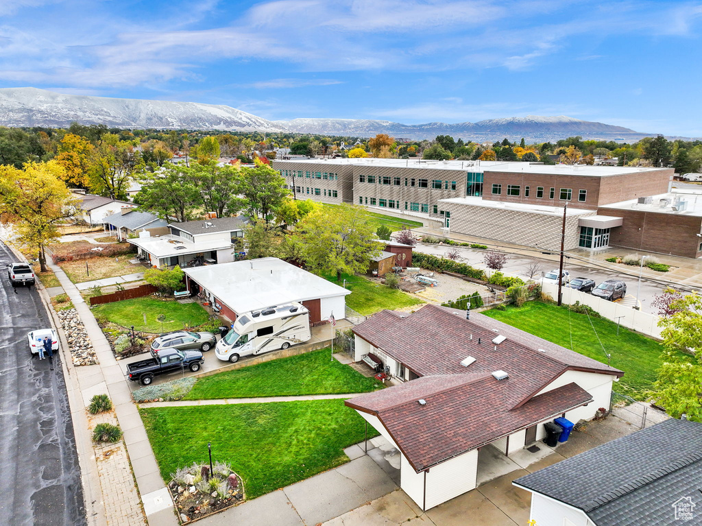 Drone / aerial view featuring a mountain view