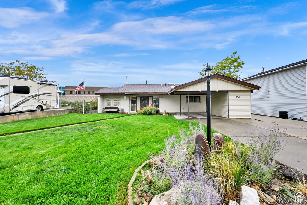 View of front of house with a front yard