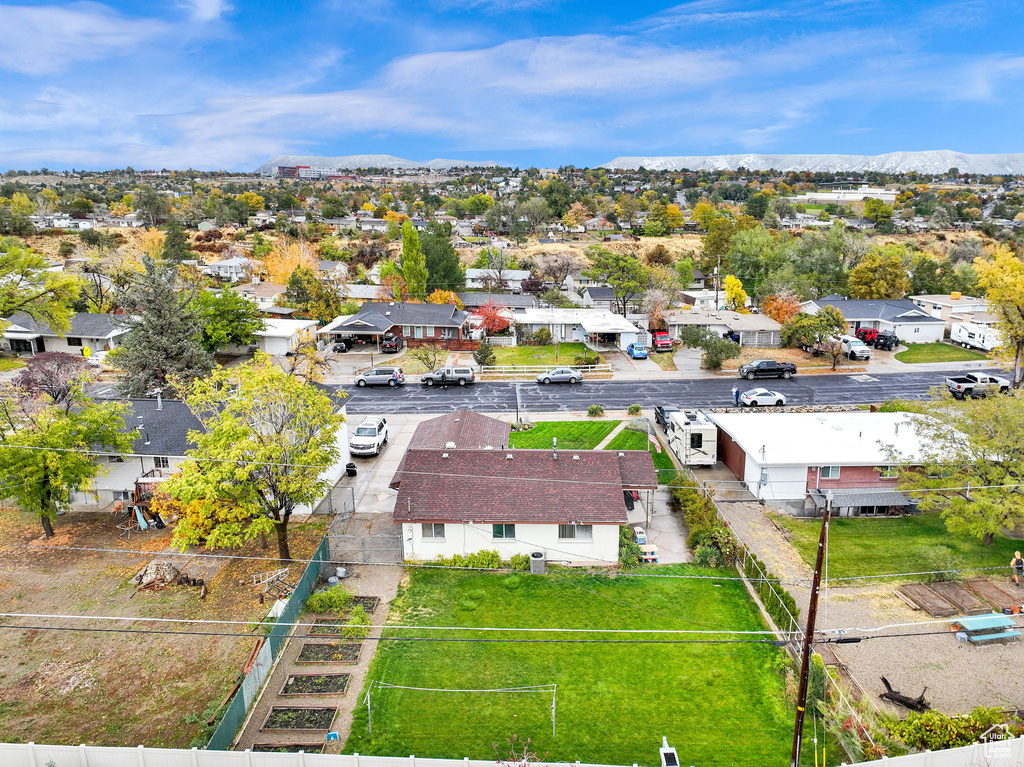 Birds eye view of property featuring a mountain view