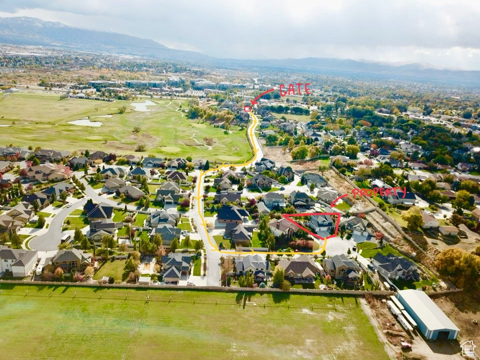 Bird\\\'s eye view featuring a mountain view