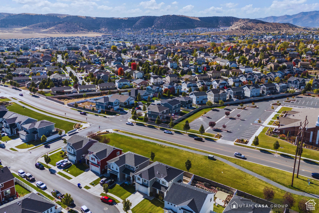 Bird\'s eye view featuring a mountain view