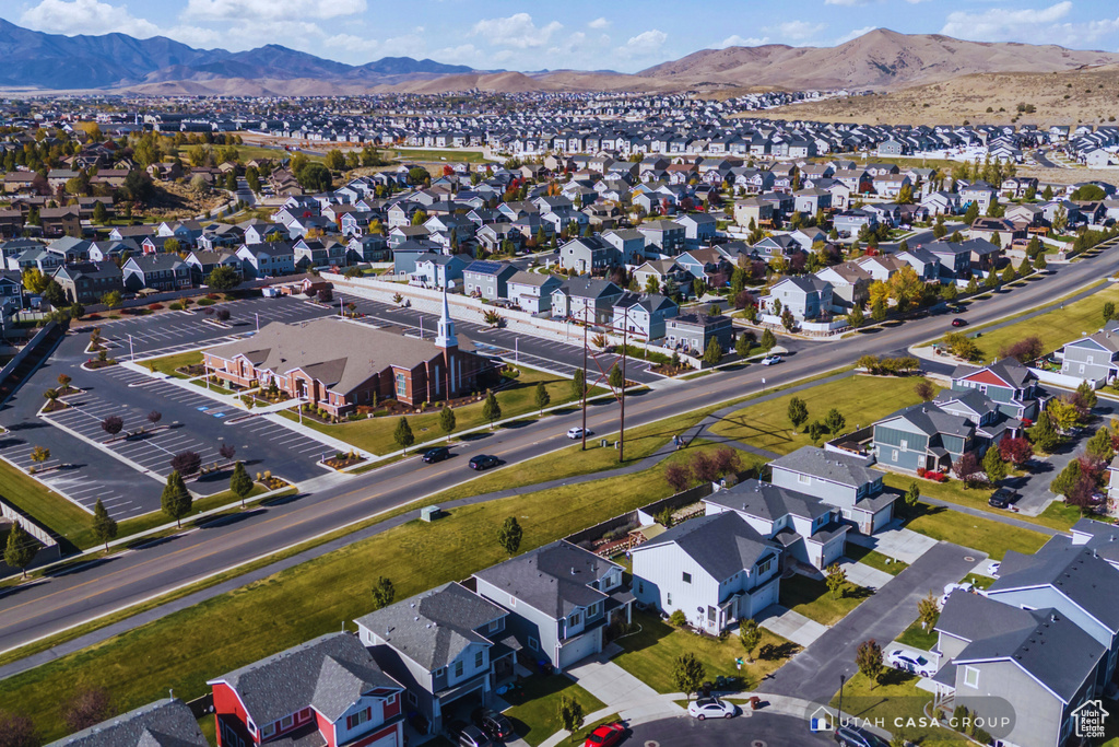 Birds eye view of property featuring a mountain view